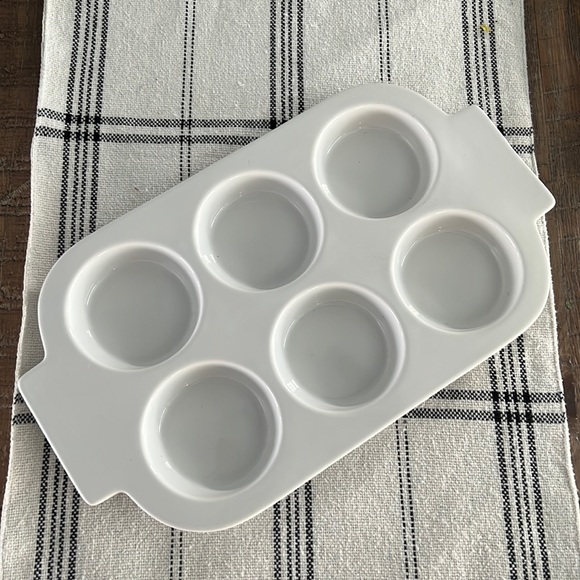 White Crate& barrel stoneware dish - Picture 1 of 5